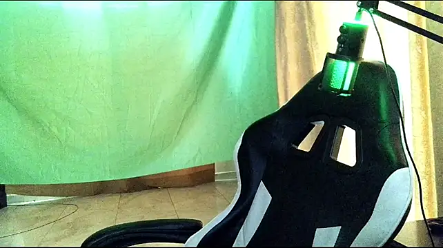 aronmiller404 Pertunjukan Webcam