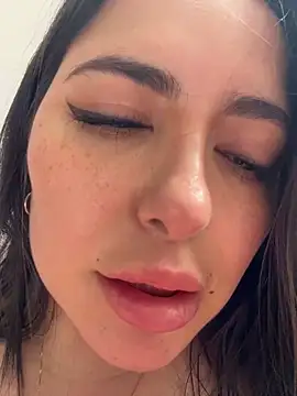 sukhakunis1's Live XXX Chat