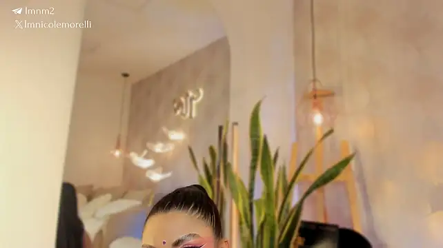 Nicolemorelli2のライブXXXチャット