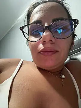 mariahotgirl Show in webcam