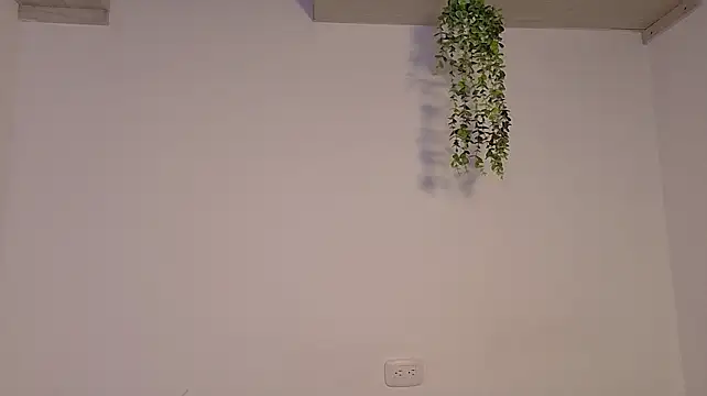 Adrianna5_'s Live XXX Chat