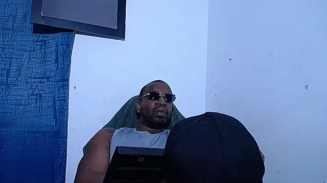 leandrohurtado69 Adlı Modelin Canlı XXX Sohbeti