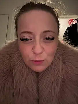 Chatroom XXX en direct de Poppyshaw_