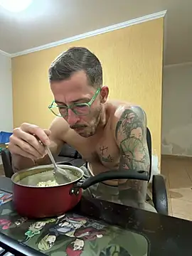 XXX chat uživo modela MeladoDiMel
