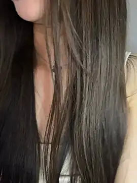 Yiyina_17 XXX чат на  живо