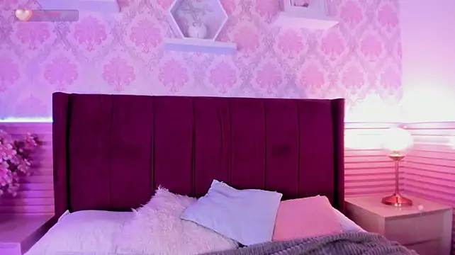 MadeleynRose live XXX chat