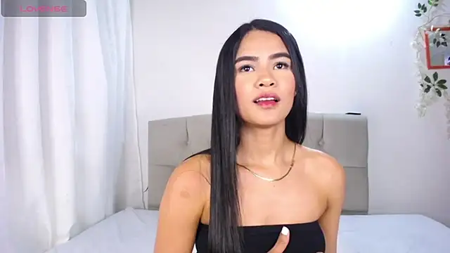 Violette-Collins' Live XXX Chat