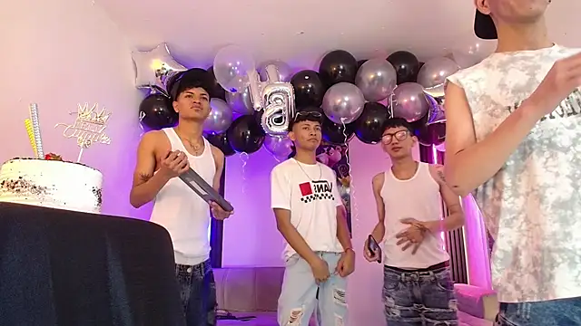แชท XXX สดของ GoldenDuoheat