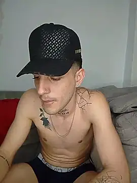 MaxHornyLatin élő XXX-chatje