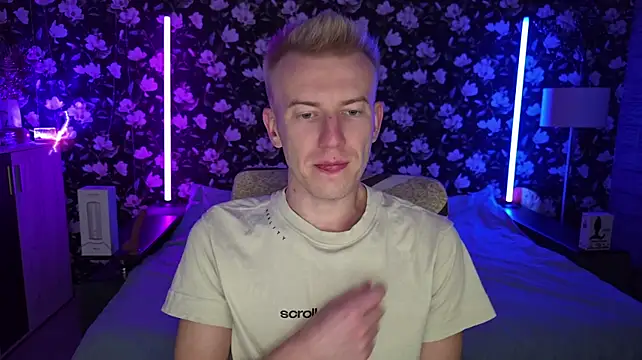 Vuitton XXX чат на живо
