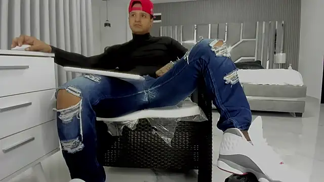 XXX chat uživo modela master_leather