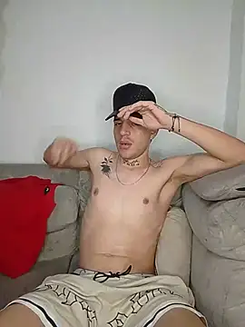 MaxHornyLatin Adlı Modelin Canlı XXX Sohbeti