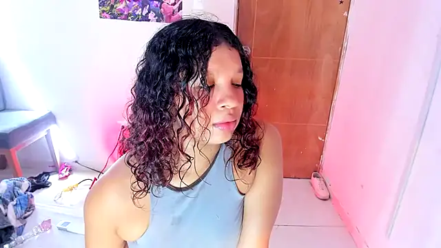 Chat XXX ao vivo de Emily_Coper18
