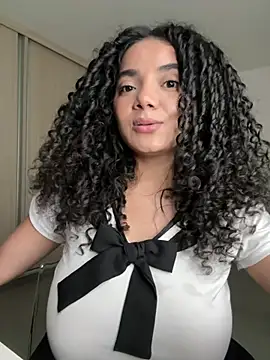 Curlyierr XXX  чат на живо