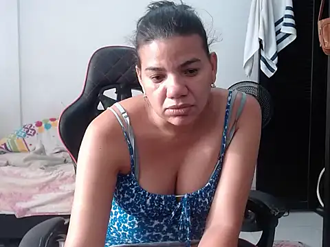Adriana_0312 XXX чат на живо