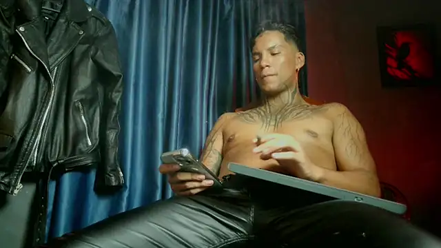 XXX chat uživo modela Leonnardo_Jaramillo