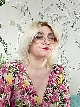 Catty_Lady Adlı Modelin Canlı XXX Sohbeti