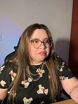 Just_caroline's Live Chat Room