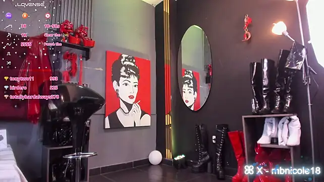 MissNicoleSds Adlı Modelin Canlı XXX Sohbeti