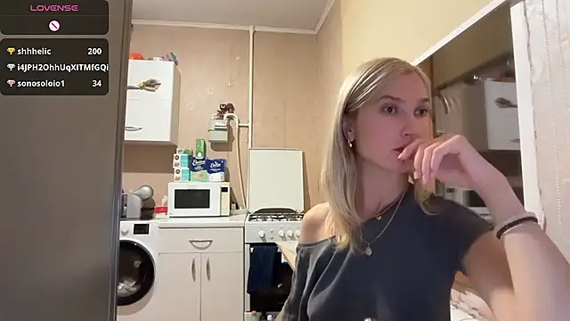 AngelJeni élő XXX-chatje