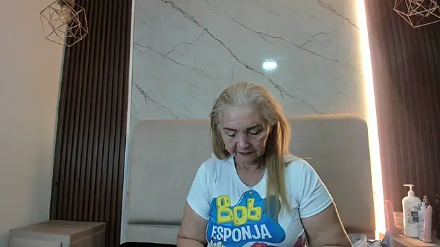 queenstarhy's Live XXX Chat