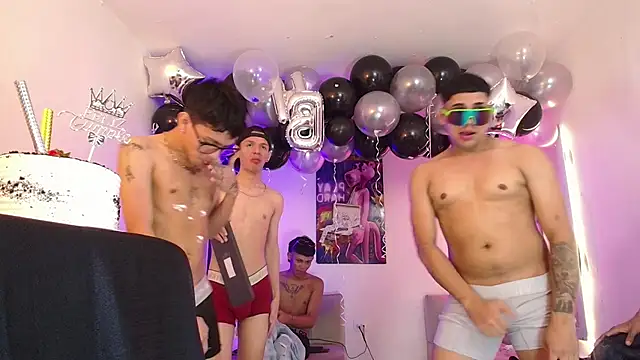 GoldenDuoheat's Live XXX Chat