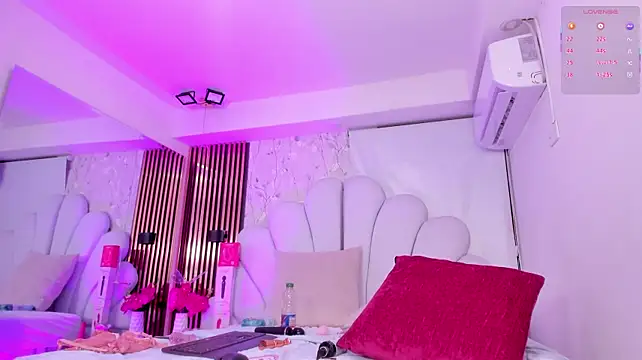 XXX chat uživo modela emily_daarell
