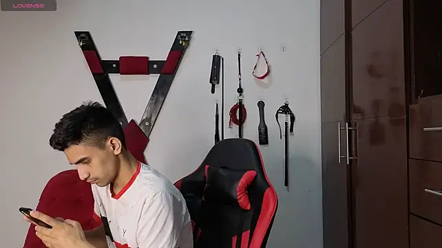 Alejandro_and_Deiby's Live XXX Chat