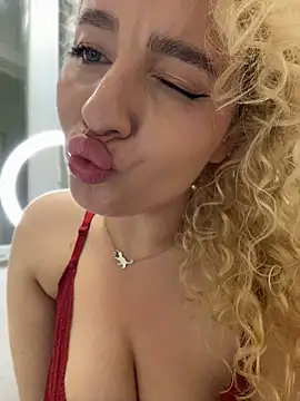CurlyDaisy 现场XXX聊天