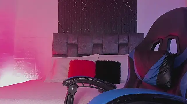 Alexxus_Smith Show in webcam