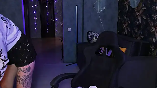 XXX chat uživo modela Blckmirrorr