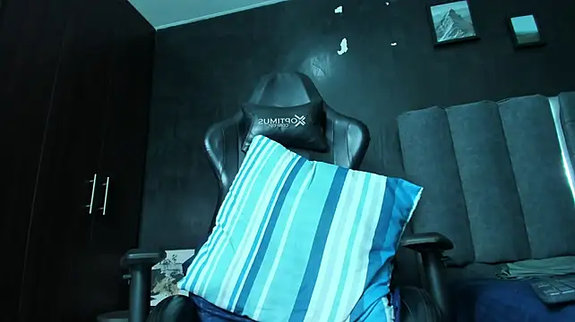 Chatroom XXX en direct de Enzo_Maserati