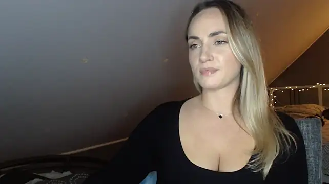 Chat +18 de ScarlettSensitive ao vivo