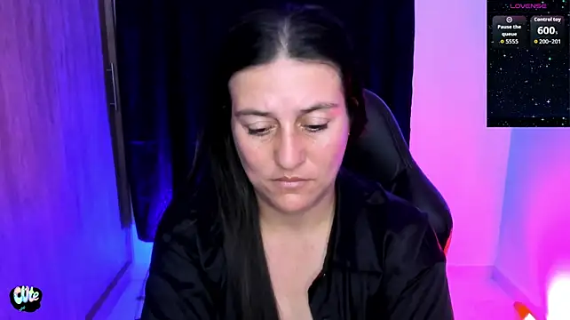 Saskyaa's Live XXX Chat