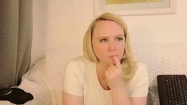 Sarah4you's Live XXX Chat