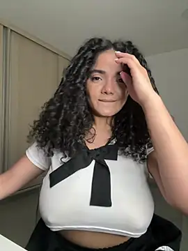 Curlyierrn Live XXX chat