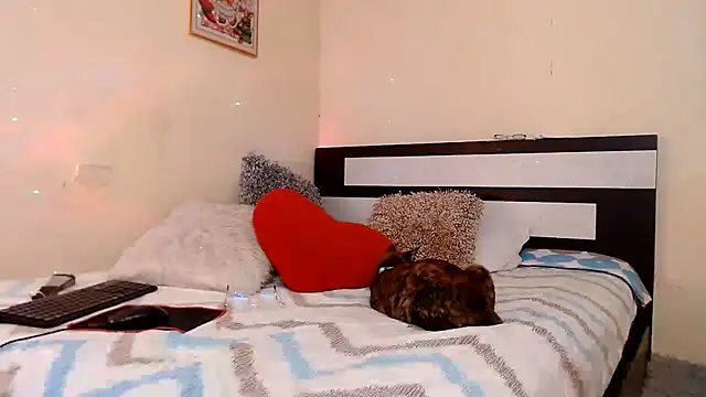 chika_hellar Adlı Modelin Canlı XXX Sohbeti