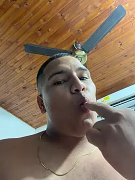 צ'אט XXX בשידור חי של Patricio_02