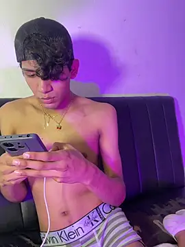 Chatroom XXX en direct de Limitless_boy