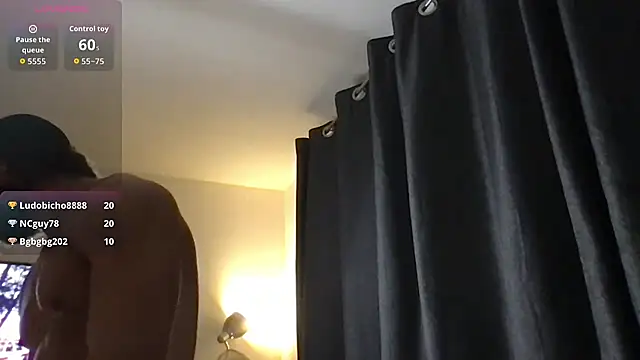 Magic_Mike_666 élő XXX-chatje