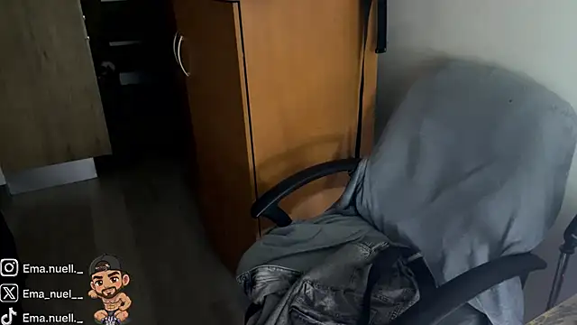 Emanuell__ Adlı Modelin Canlı XXX Sohbeti