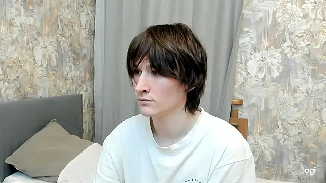 Ash_Foxgloven Webbikameraesitys