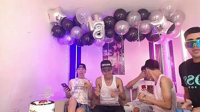 GoldenDuoheat's Live XXX Chat