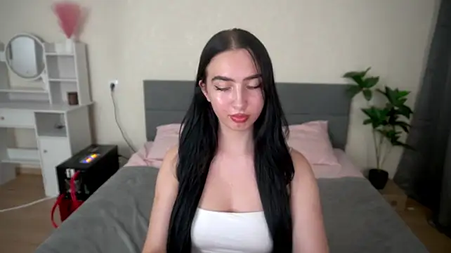 WildKittenX_ Adlı Modelin Canlı XXX Sohbeti