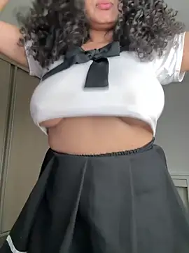 Curlyierr Chat XXX in diretta