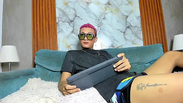 BOUL_GUYS live XXX chat
