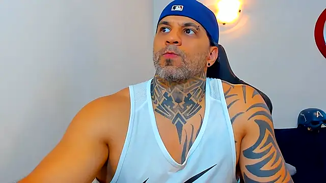 Chat +18 de JoshRigby ao vivo