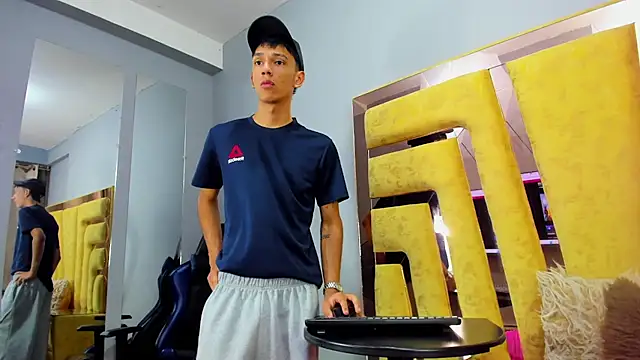 EstebanValdezs 网络视讯表演