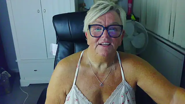 BridgetBlueEyes' Live XXX Chat