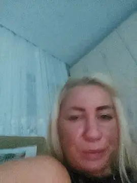 XXX chat uživo modela visnjica